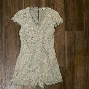 Francesca's Collections Lace Romper in Light Grey